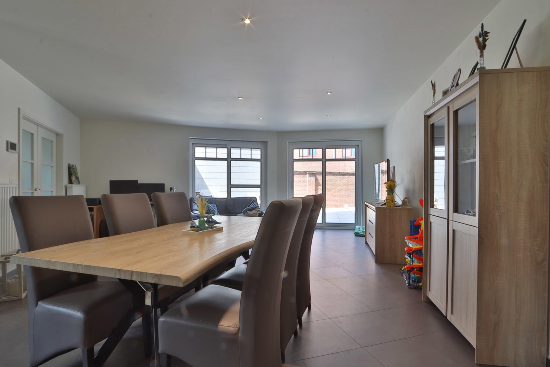Centraal appartement met 2 slpks, terras en autostaanplaats - foto 4