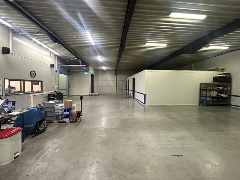 Instapklare KMO-unit met magazijn, kantoor &amp; parking - photo 2