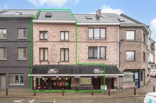 We treffen deze volledig ingerichte slagerij met woongelegenheid in het centrum van Aalst. Het pand is gelegen in de nabijheid van vele...