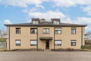 Dit appartement is gelegen in een rustige buurt op slechts 500 m. van de E34 autosnelweg Antwerpen-Eindhoven en op 2 km van het centrum van...