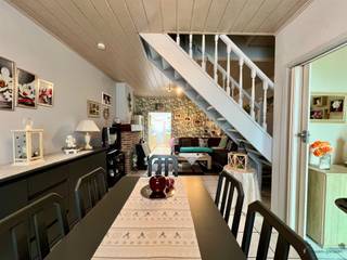 Welkom in deze te renoveren woning gelegen in het hartje van Hamme! Op het gelijkvloers word je verwelkomd in een lichte en open leefruimte waar je...