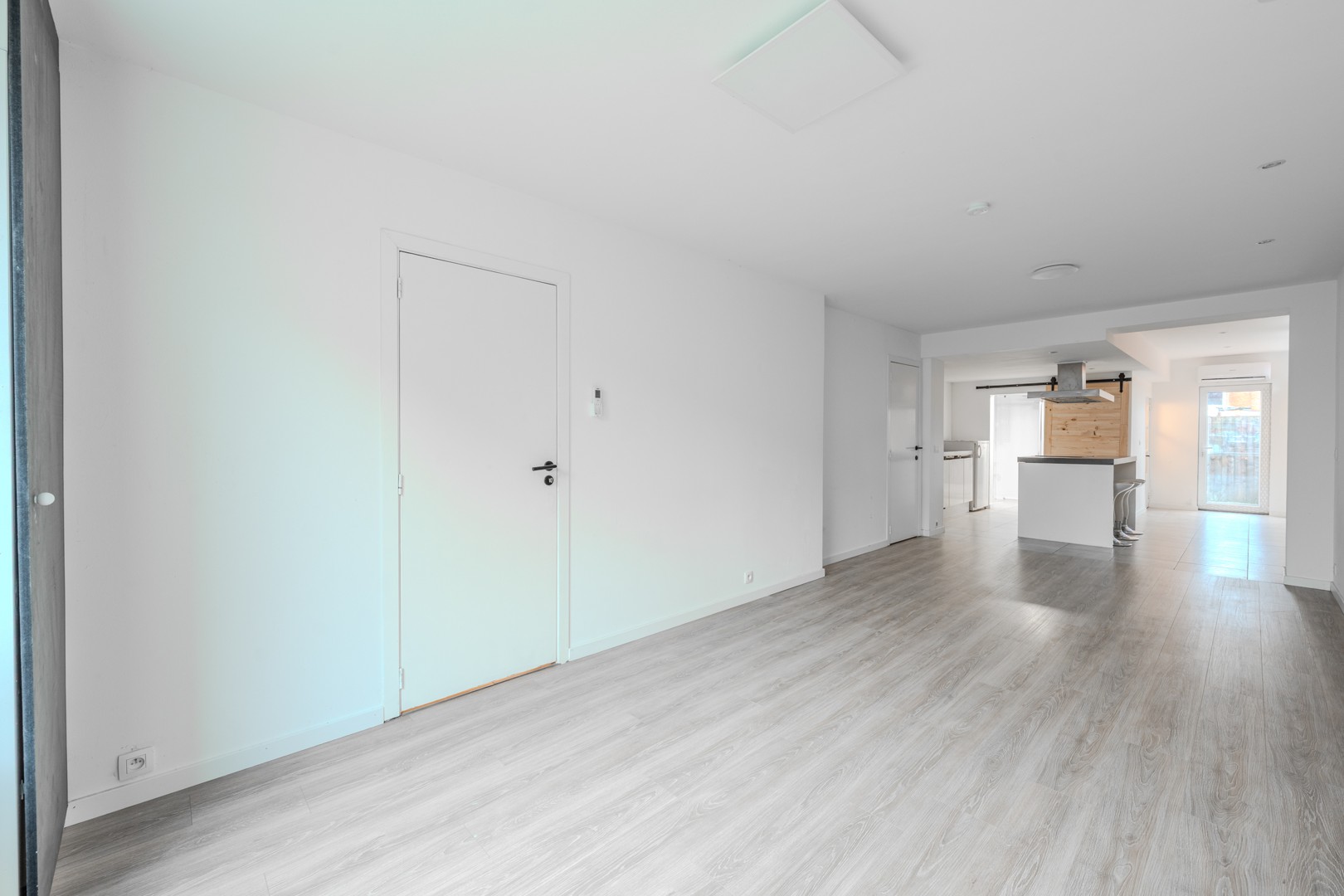 ALLEENSTAANDE ENERGIEZUINIGE WONING MET 2 SLPKS (3 MOGELIJK!) EN ZONGERICHTE TUIN EN TERRAS - foto 5