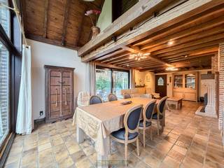 VILLA MAJESTUEUSE avec possibilité d'exercer une PROFESSION LIBÉRALE, située dans un CADRE RURAL à Maarkedal. Cette propriété allie...