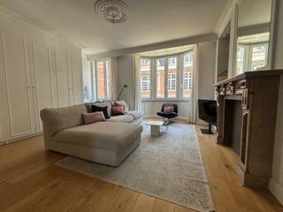 **Charmant appartement te huur in historisch gebouw**In een statig herenhuis in de Koning Leopold I-straat bevindt zich dit uiterst charmante...