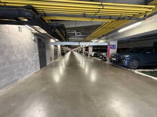 Parkeerplaats te koop op een uitstekende locatie vlak aan Station Leuven.<br /><br />De parking is gemakkelijk bereikbaar en vlot toegankelijk. Via de uitgang kom je rechtstreeks uit aan Station Leuven, waardoor je meteen aansluiting hebt op trein en bus én op wandelafstand bent van het centrum van Leuven.<br /><br />Een interessante parkeeroplossing voor pendelaars, buurtbewoners of werknemers in Leuven, maar eveneens aantrekkelijk als investering met het oog op verhuur.<br /><br />In totaal worden op deze locatie 16 parkeerplaatsen te koop aangeboden. Naast de aankoop van één individuele parkeerplaats is het dus ook mogelijk om meerdere parkeerplaatsen gecombineerd aan te kopen, ideaal voor investeerders of professionele doeleinden.<br /><br />Troeven:<br /><br />Toplocatie aan Station Leuven<br />Gemakkelijke toegang<br />Rechtstreekse uitgang aan het station<br />Centrum van Leuven vlakbij<br />Geschikt voor eigen gebruik of verhuur<br />16 plaatsen beschikbaar – aankoop van meerdere parkings mogelijk<br /><br />Interesse? Neem contact met Thomas via thomas@sophimo.be of 0499 22 99 24!