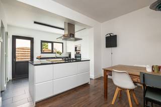 Ideale gezinswoning met vier slaapkamers Centraal gelegen dichtbij de stad, doch in een rustige straat.Alle voorzieningen zijn vlakbij zoals scholen,...