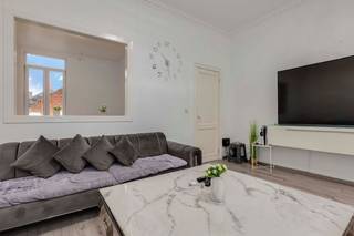 Dit ruim herenhuis met veel potentieel is gelegen op een toplocatie nabij Park Spoor Noord en het Eilandje in Antwerpen. Ideaal voor...