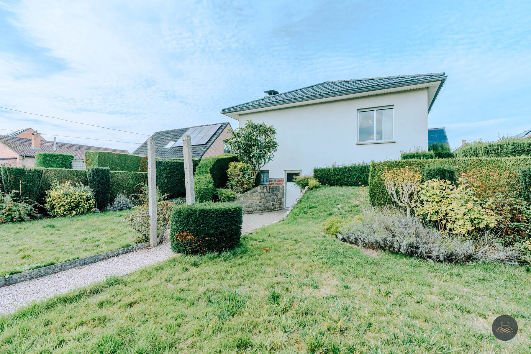 Rustig gelegen woning met kelderverdieping, garage en tuin - foto 1