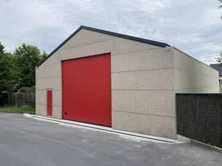 Op het industrieterrein te Izegem bevindt zich deze loods te huur van ca. 216 m².Specificaties:* drijfkracht aanwezig* lichtstraat* automatische...