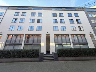 Zonnig appartement op supercentrale ligging in het hartje van de stad op wandelafstand van winkels, Markt, scholen, .... Mogelijkheid tot huren...