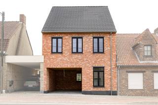 Deze ZEER RUIME WONING is gelegen te Egem (Pittem) met name in de Brugsesteenweg 183 op een perceel grond van 433 m² en een bewoonbare oppervlakte...