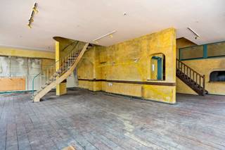 Van Cuyckstraat 2 biedt een karaktervol handelspand (circa 418 m²) met een unieke uitstraling, dat zich uitstekend leent voor...