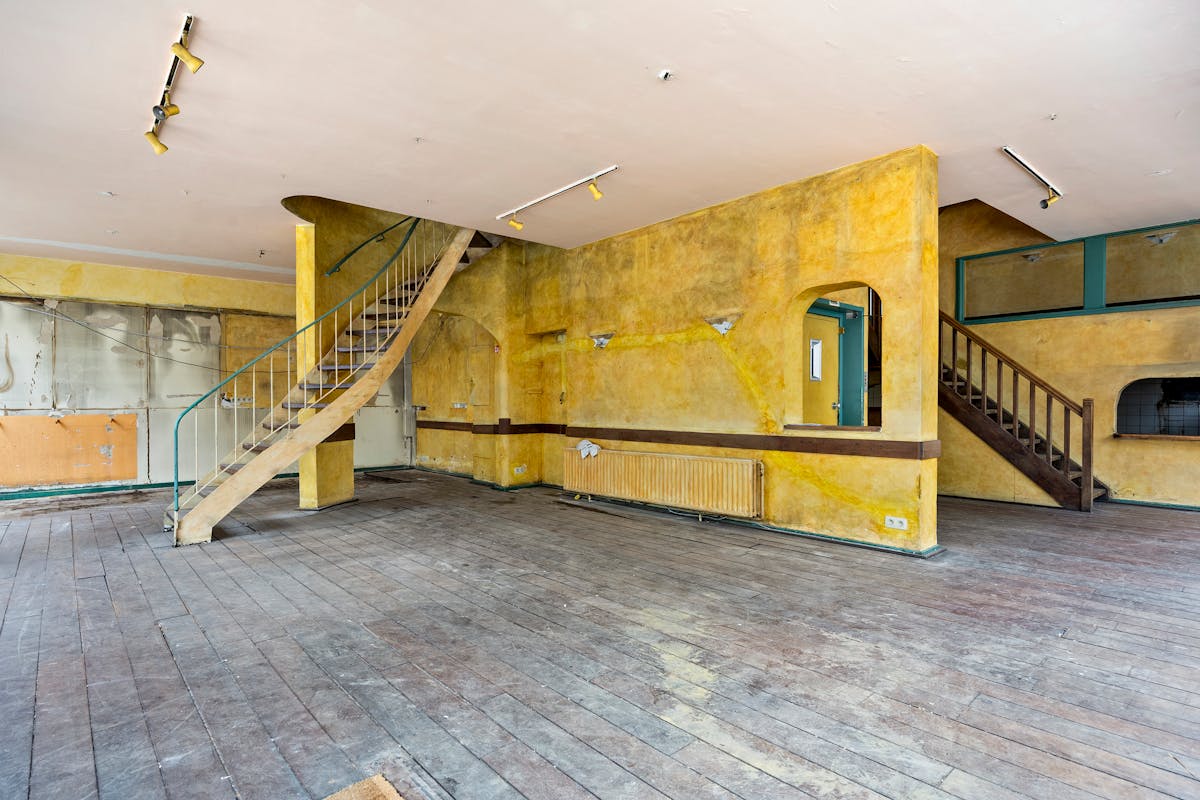Characterful commercial property for rent near the Theaterplein in Antwerp - photo 2