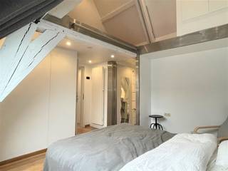 SEND US YOUR CLEE PROFILE VIA OUR WEBSITE WWW.ABRICASA.BEFurnished apartment, centrally located on the Grote Markt, near the shopping streets,...