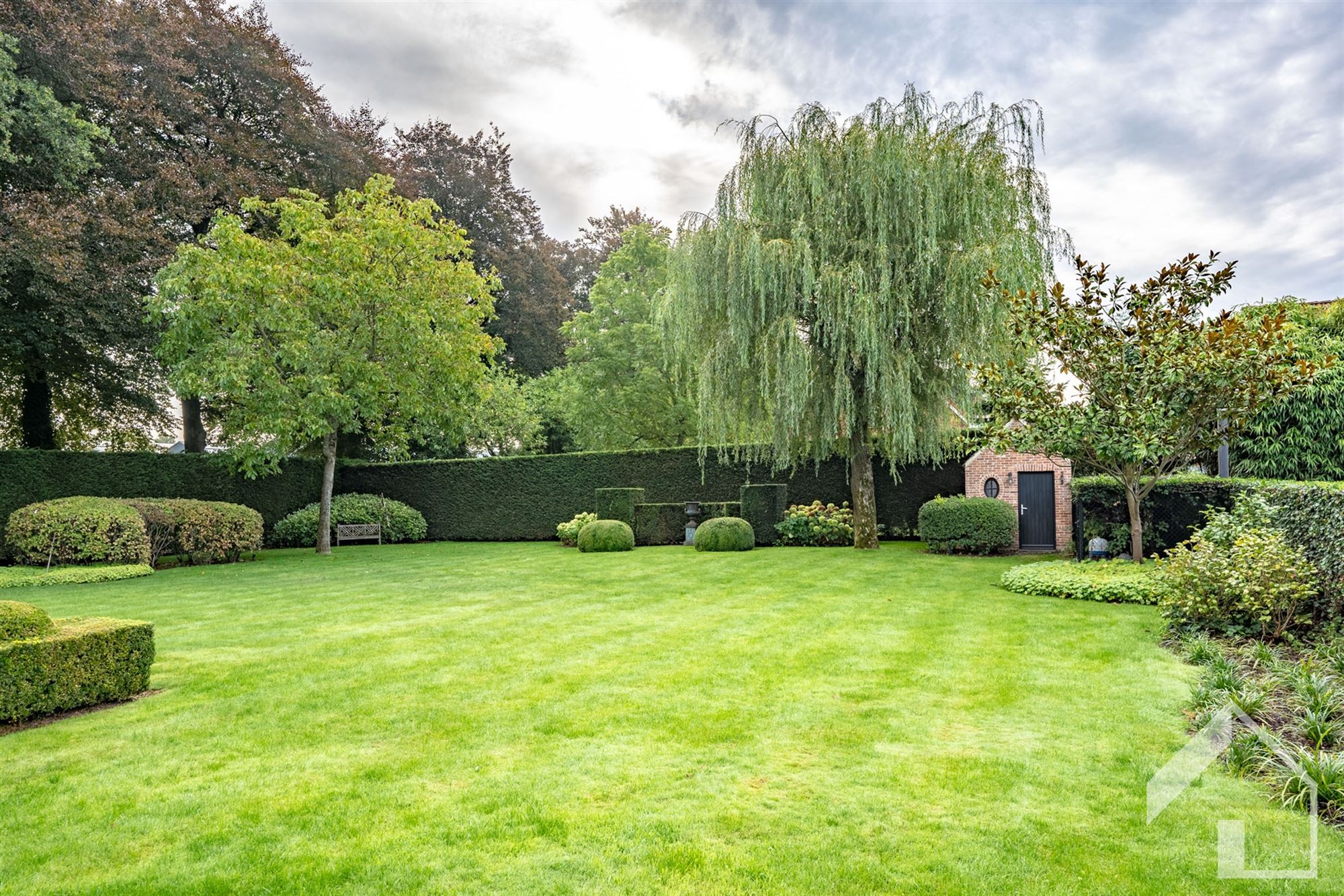 Exclusieve villa met loods, prachtige tuin en topafwerking op ruim 7.400 m² - foto 3