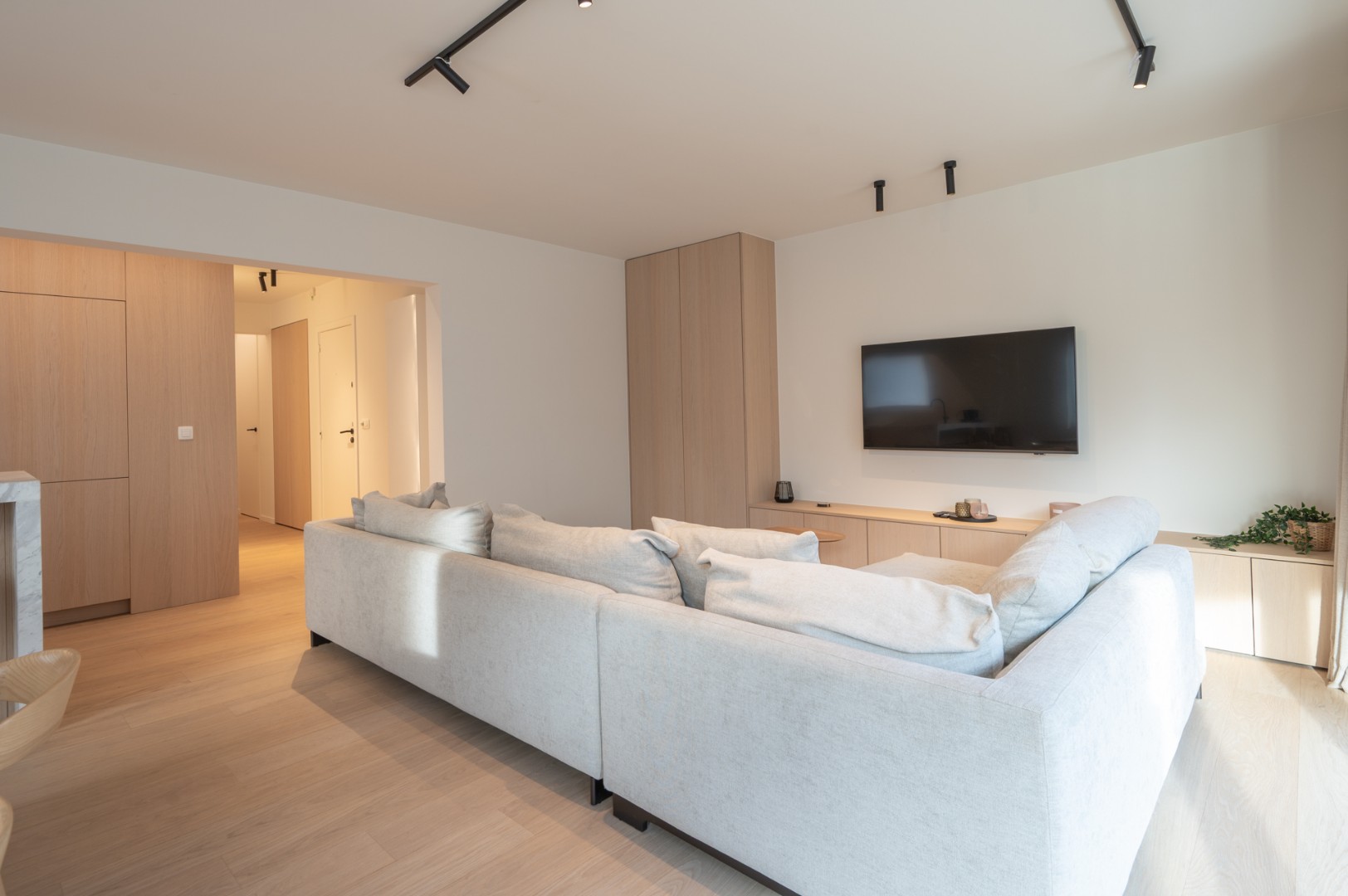 Volledig gerenoveerd hoekappartement, optimaal gelegen aan de Lippenslaan Te Koop - foto 4