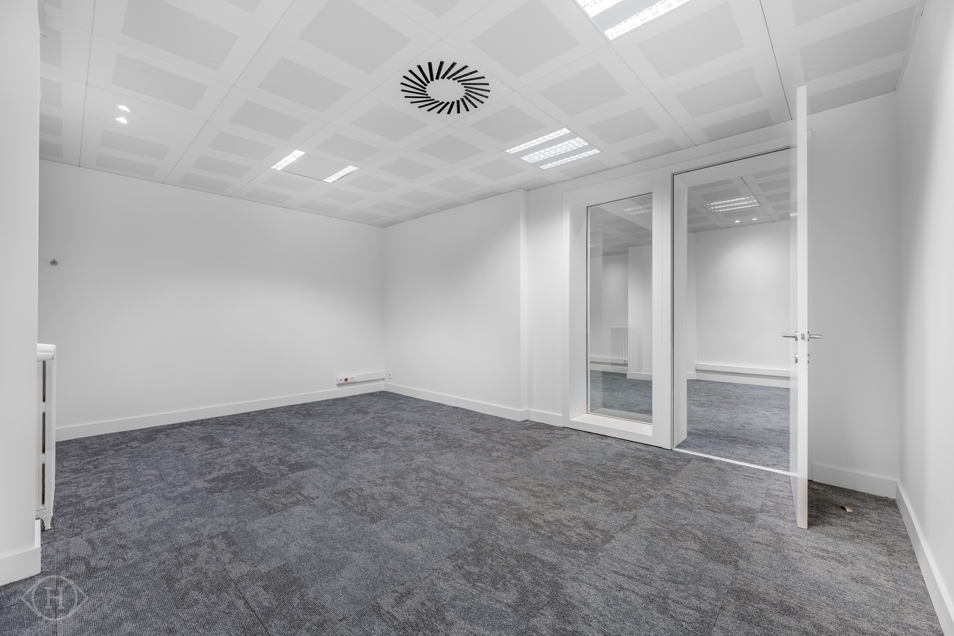 Ruim handelspand op toplocatie aan Ladeuzeplein - photo 4