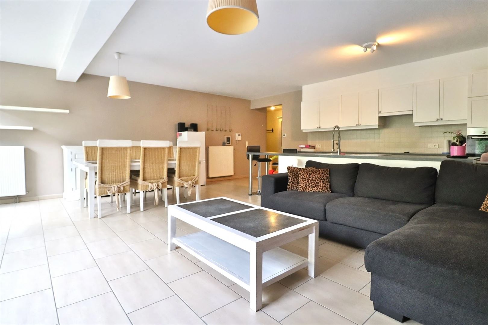 Gelijkvloers appartement met tuintje en autostaanplaats - foto 4