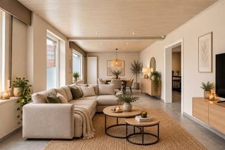 <p><span> </span></p><p><span>Op een vlotte locatie nabij het centrum van Koekelare bevindt zich deze verzorgde en gerenoveerde rijwoning. Dankzij de nabijheid van winkels, scholen, openbaar vervoer en andere dagelijkse voorzieningen geniet u hier van een uitstekende combinatie van comfort, bereikbaarheid en woonkwaliteit.</span></p><p><span> </span></p><p><span>Met een bewoonbare oppervlakte van maar liefst 156 m² biedt deze woning verrassend veel ruimte. Via de inkomhal met gastentoilet komt u in de woning terecht. Op het gelijkvloers bevinden zich verder een praktische wasplaats, een volledig uitgeruste keuken voorzien van een keramische kookplaat, dampkap, oven, vaatwasser, koelkast en dubbele spoelbak, evenals een gezellige en lichtrijke leefruimte waar het aangenaam vertoeven is</span></p><p><span>De eerste verdieping omvat drie volwaardige slaapkamers, een handige dressing en een badkamer uitgerust met een inloopdouche en lavabo in meubel. Daarnaast is er een afzonderlijk toilet aanwezig op deze verdieping. Via een zolderluik in de dressing bereikt u de zolderruimte met flex-trap, ideaal voor extra berging.</span></p><p><span> </span></p><p><span>Buiten geniet u van een volledig omheinde tuin met terras. Deze buitenruimte biedt de ideale basis om een aangename tuinomgeving volledig naar eigen smaak en behoeften in te richten. Bovendien is er een praktische buitenberging aanwezig.</span></p><p><span> </span></p><p><span>Kortom, een ideale woning voor wie op zoek is naar een comfortabele thuis met voldoende ruimte en een centrale ligging in Koekelare. </span></p><p><span>Contacteer ons vandaag nog voor meer informatie of een bezoek ter plaatse.</span></p><p><span> </span></p>