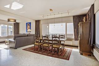 Woning met polyvalent en instapklare bedrijfsgebouw met kantoren, gekoelde magazijnen te koop aangeboden in centrum Avekapelle/Veurne, vlak nabij...