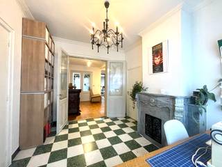 Wervik - Zeer ruime woning met authentieke elementen in het centrum van Wervik te koop.Indeling van de woning:Via de inkomhal bereikt u enerzijds de...