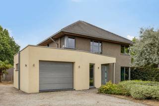 In Herent, op een ruim perceel van 13 are, vindt u deze instapklare en energiezuinige gezinswoning met een bewoonbare oppervlakte van 238 m²...