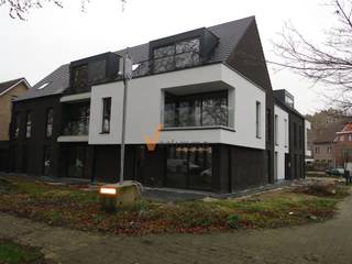 <p><span>Te huur;</span></p><p><span> </span></p><p><span>Nog 1 ondergrondse staanplaats in een recent gebouw beschikbaar, elektrische poort (met afstandsbediening; waarborg €100,-)</span></p><p><span>Onmiddellijk beschikbaar / contract min. 1jaar / 3x85€ huurwaarborg op een geblokkeerde rekening.</span></p><p><span> </span></p><p><span>De plaats mag enkel gebruikt worden om voertuigen/fietsen/brommers te stallen, het stockeren van goederen is niet toegelaten.</span></p>
