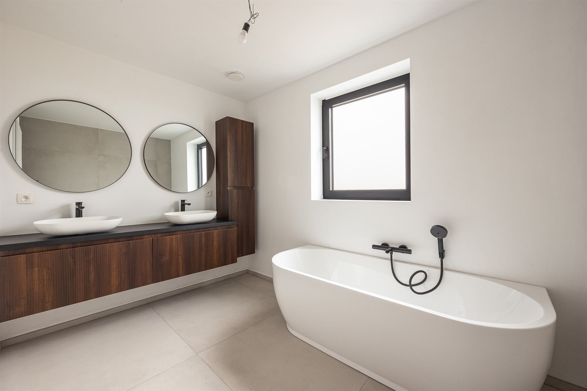 Nieuwbouwwoning met 5 kamers, 2 badkamers en tuin - foto 5