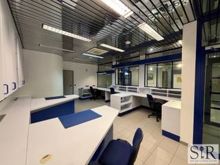 Dit ruime kantoor op een centrale locatie in Mechelen-Noord is ideaal om als uw nieuwe kantoorruimte of winkel in te richten. Dankzij de grote...