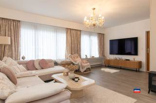 TREE | VERY SPACIOUS HOUSE WITH FOUR BEDROOMS, 2 GARAGES AND GARDEN WITH 231m² AVAILABLE SURFACE | EPC C |Layout as follows: ground floor: spacious...