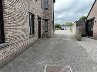 Dit gebouw bestaande uit 4 appartementen is gelegen in het centrum van Nijlen, vlakbij winkels, scholen en openbaar vervoer. Alle appartementen...