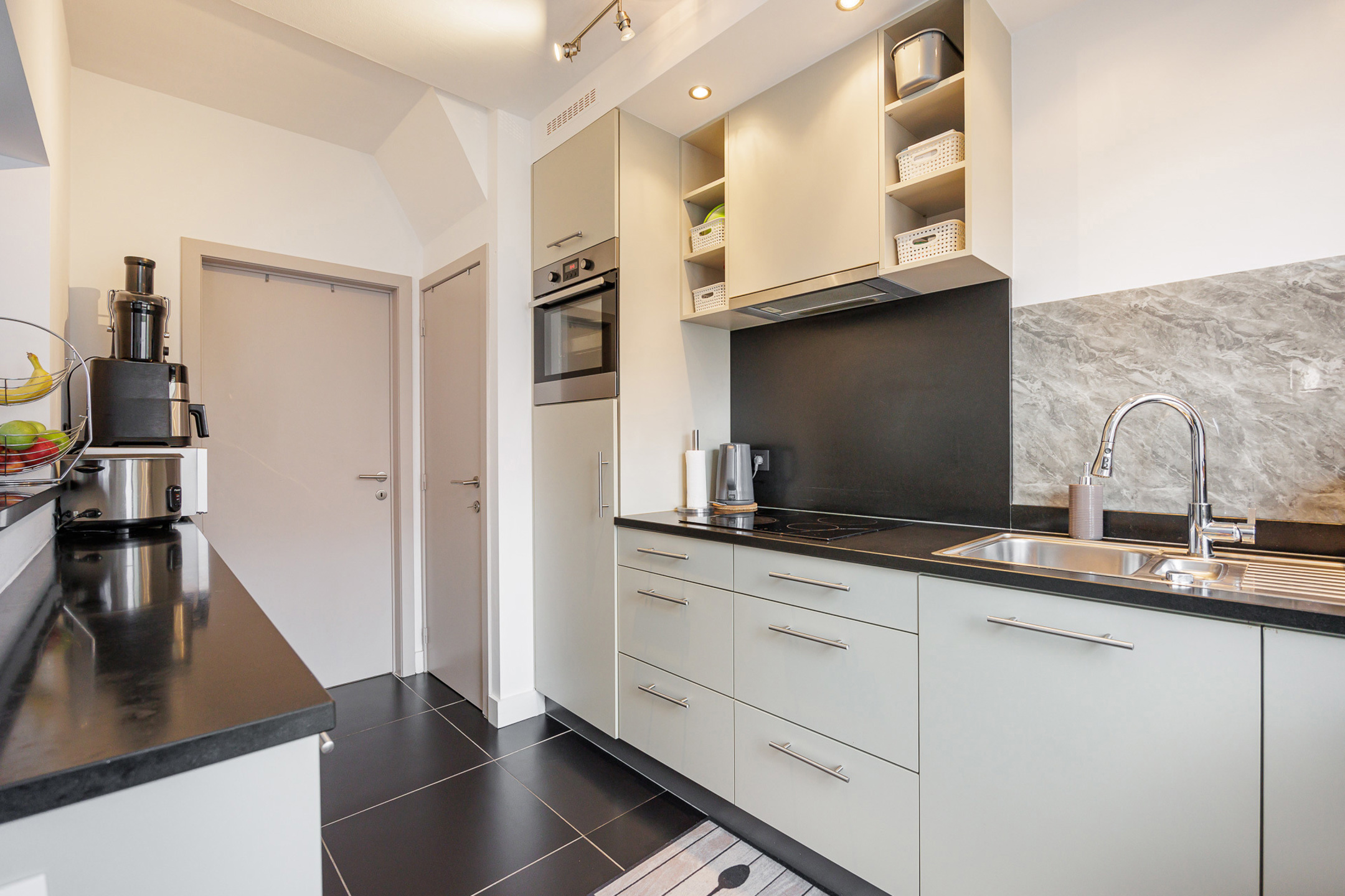 Gerenoveerde rijwoning met 4 slpks. Epc 174 kWh/m² (Label B) - foto 3