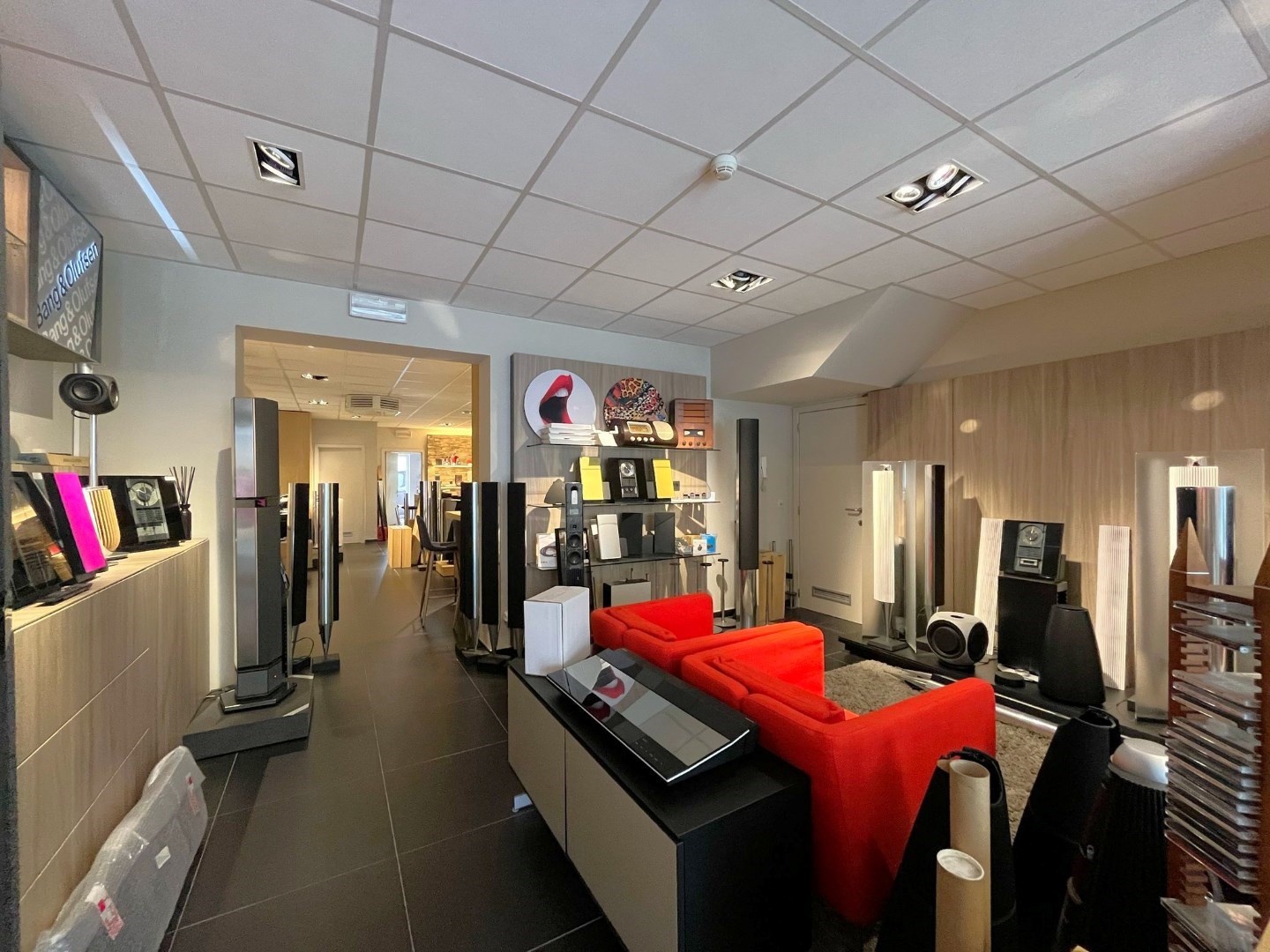 Instapklaar en energiezuinig handelspand op toplocatie in centrum Geel - foto 5