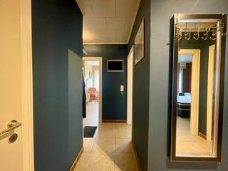 Verzorgd gelijkvloers appartement gelegen aan de buitenrand van Gent. Openbaar vervoer, winkels, scholen ed. bevinden zich in de nabije omgeving. Het...