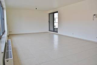 Ruim appartement op de 2de verdieping met groot terras en garage, ideaal gelegen in het centrum van Zaventem.Inkomhal, WC, Living met terras, keuken...