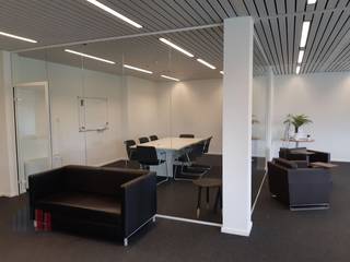 Extremely easily accessible all-in office with a surface area of 144 m² for rent near the E40 slip road 19 Aalst.The office is ready-to-use and...