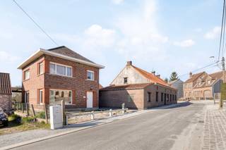 In een rustige straat in het pittoreske Meldert bevindt zich deze open bebouwing met een uniek karakter en een prachtig zicht op het...