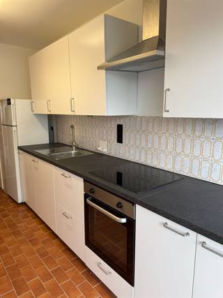 <p><span>Bright 2-bedroom apartment with terrace in the centre of Mechelen</span></p><p><span><br />This pleasant and bright apartment on the fifth floor offers comfortable living in the heart of Mechelen. Thanks to the elevator, you can reach the apartment with ease.</span></p><p><span><br />From the entrance hall, you have access to all rooms: a spacious and light-filled living area with parquet flooring, a separate kitchen, two full-size bedrooms, a separate guest toilet and a bathroom with a shower-in-bath. The terrace provides a practical outdoor space, ideal for those who like to step outside for a moment.</span></p><p><span><br />The neighbourhood is known for its central location, with numerous shops, cosy restaurants and cafés, and daily amenities within walking distance perfect for anyone who enjoys city life with all comforts close by.</span></p><p><span><br />Furthermore, the apartment has a favourable EPC certificate and a communal bicycle storage room.<br />The monthly communal charges amount to €180, including water consumption and central heating. </span></p>