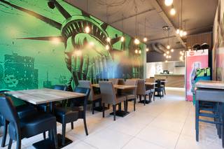 Op een uitstekende commerciële topligging aan de Naamsevest 4 in Leuven, een locatie met zeer veel passage en hoge visibiliteit, bieden wij...