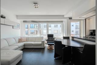 Instapklaar 2-slaapkamer appartement te koop met prachtig zijdelings zeezicht gelegen op de 6de verdieping van de residentie "Paola" langs...