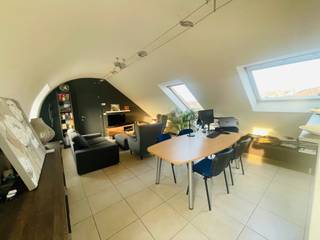 Kristus -Koning  Gezellig  LICHTRIJK ENERGIEZUINIG appartement met 1 slaapkamer omvat: inkom, berging-wasplaats, gezellige lichtrijke ruime  living...