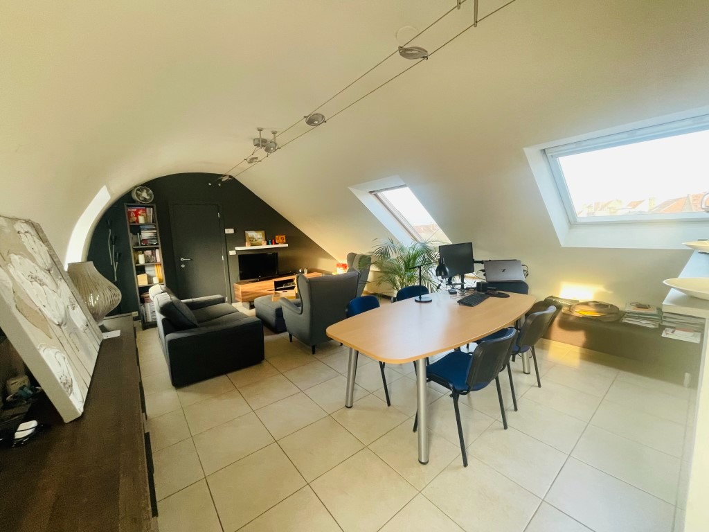 Kristus -Koning  Gezellig LICHTRIJK ENERGIEZUINIG appartement met 1 slaapkamer+ autostaanplaats in open lucht, LIFT in het gebouw. - foto 2