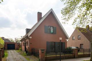 Deze charmante woning in Brugge vormt een ideale basis voor comfortabel wonen in de Brugse rand. Dankzij drie slaapkamers, een ruime leefruimte en...