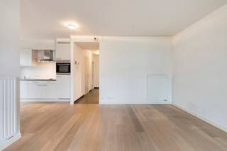 Gelijkvloers appartement met ruim overdekt terras, kelderberging en optionele staanplaats in LedebergIn de Jenny Tanghestraat 7 bus 001 te 9050...