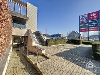 PLUSPUNTEN:+ handelsoppervlakte: 118 m²+ terras+ ideale locatie+ Bocholt centrum+ dichtbij winkels+ tegenover scholen+ voormalige...