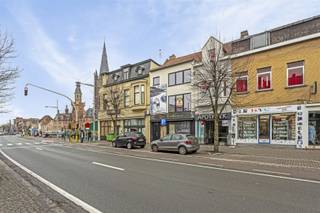 Welkom in deze unieke eigendom gelegen in het hart van Eeklo. Met een totale bruikbare oppervlakte van 134m² op een perceel van 66m², biedt dit...