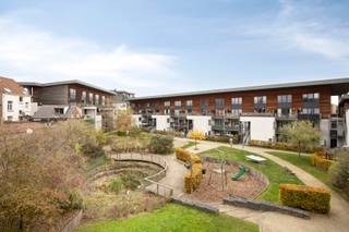 Immo Pické biedt u dit zeer gunstig gelegen duplex appartement (2014) aan gelegen in Anderlecht, in de nabijheid van winkels, openbaar...