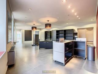 VEELZIJDIGE HANDELSRUIMTE met INSTAPKLAAR 2-SLAAPKAMERAPPARTEMENT op VLOT BEREIKBARE LIGGING in Dikkelvenne biedt een mooie opportuniteit voor...