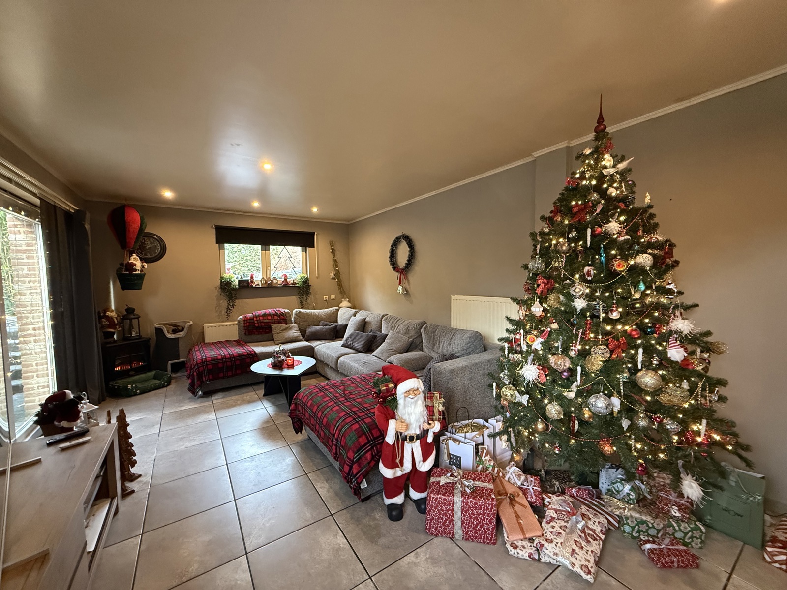 Ruime woning met 4 slaapkamers en een ruime tuin - foto 2