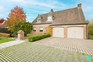 Deze gezellige, instapklare eengezinswoning met vier slaapkamers en dubbele inpandige garage, is gelegen op een perceel van 648 m² en beschikt...